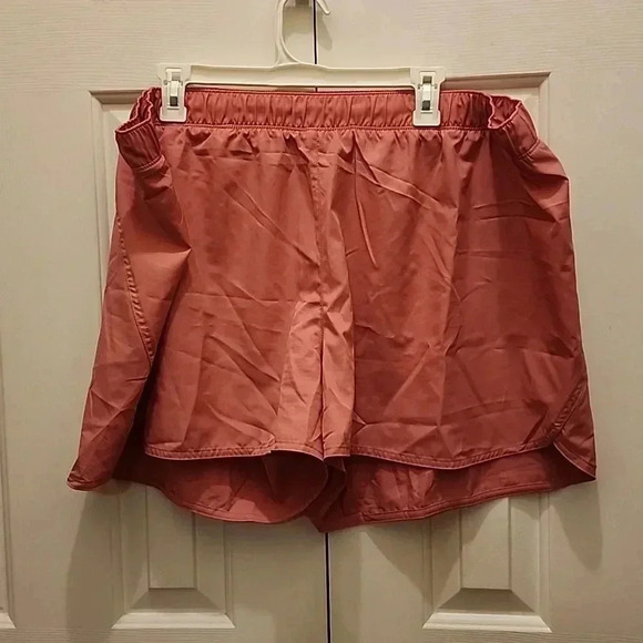 Old Navy Mid Rise Stretch Tech Running Shorts- Size 2X- NWOT- never worn - Picture 1 of 4